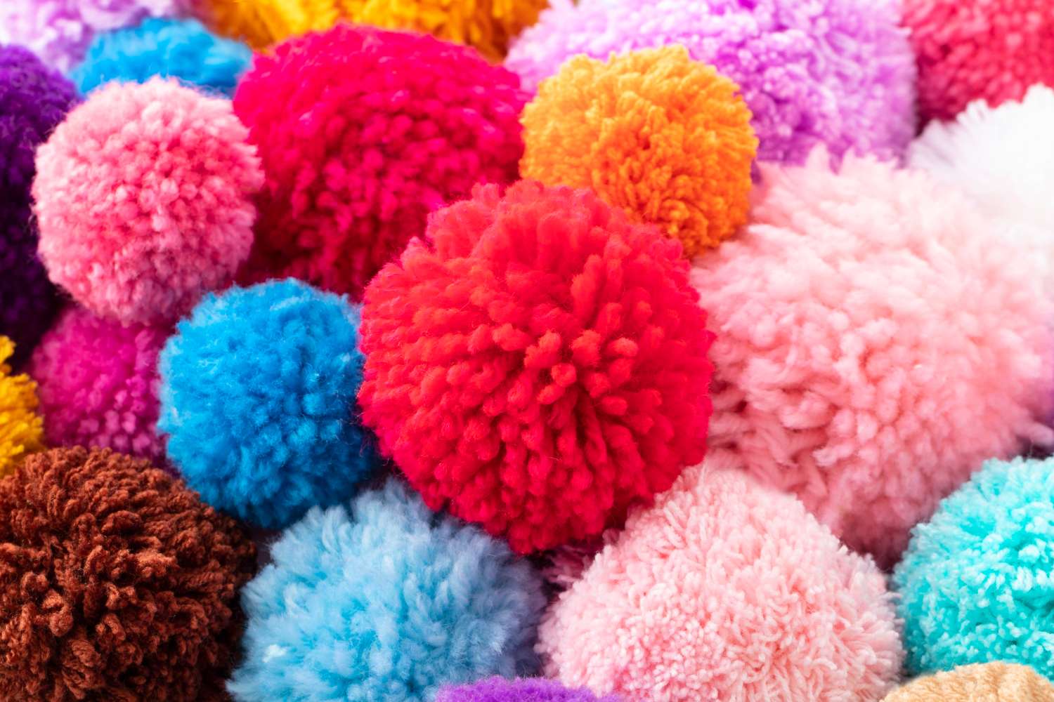 Sip & Pom Pom Making